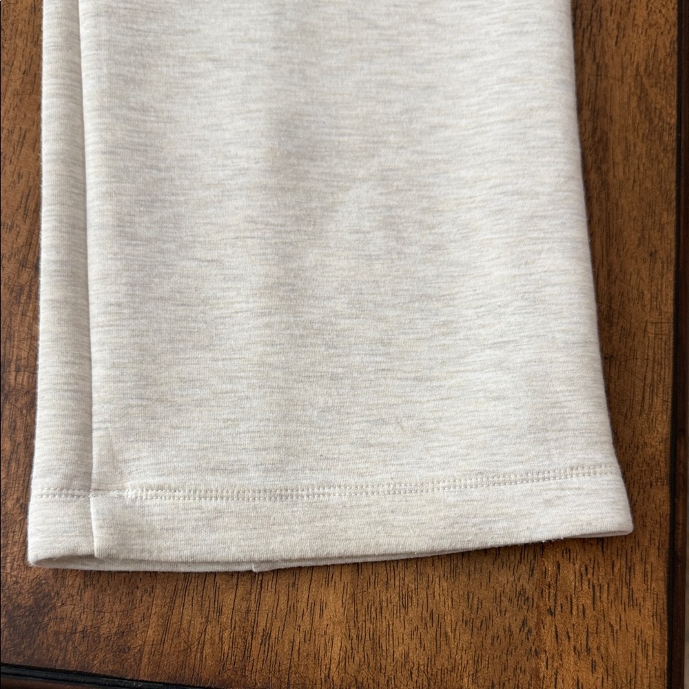 Old Navy Women’s Cream Bounce Fleece Sweatpants - Picture 6 of 6